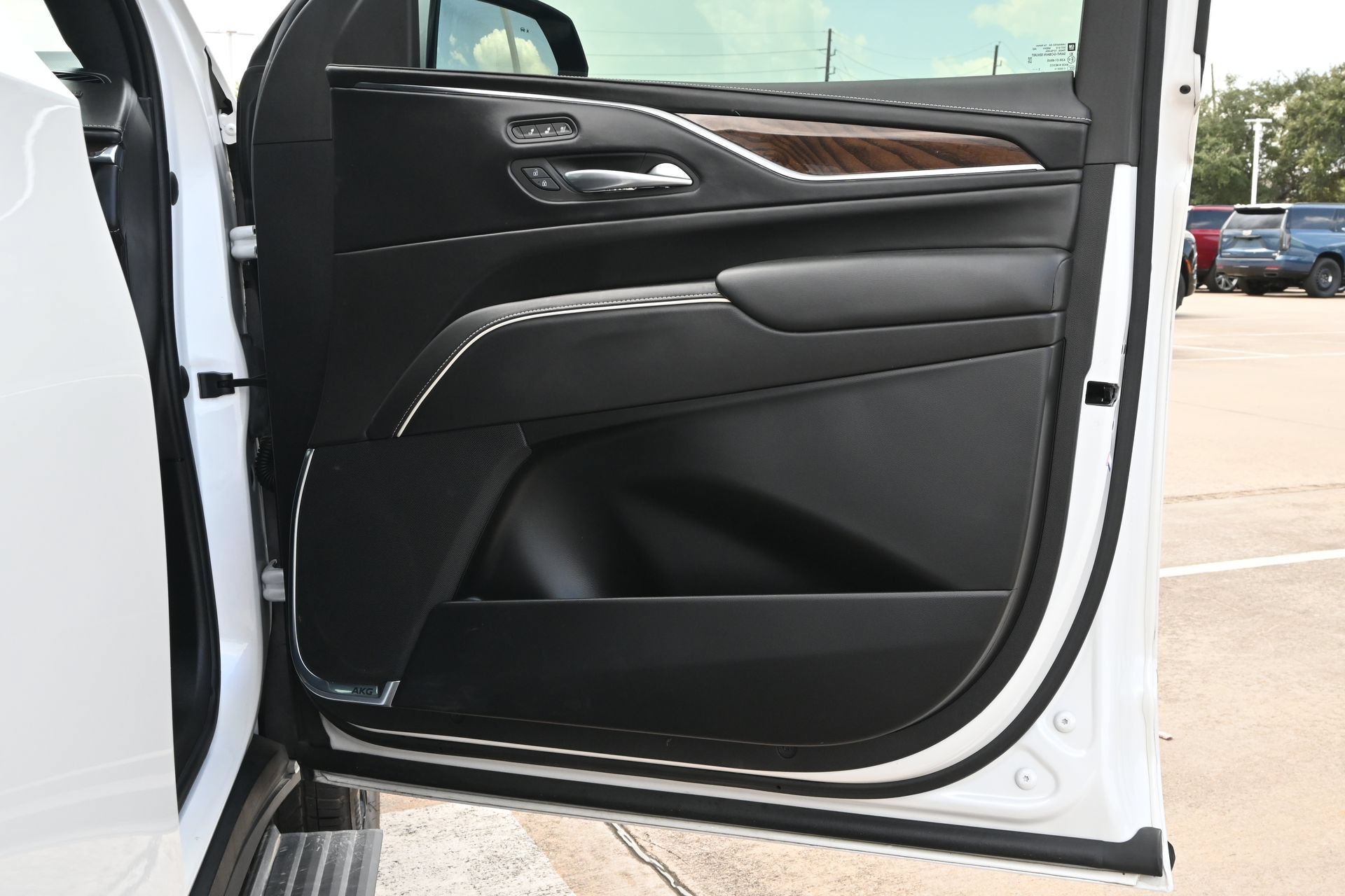 Used 2022 Cadillac Escalade Sport Platinum w/ LPO, ONYX Package AWD/4WD image 25