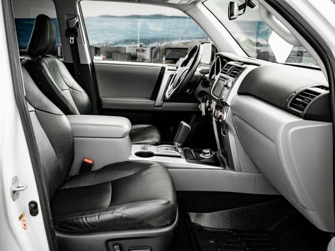 Used 2013 Toyota 4Runner SR5 image 23