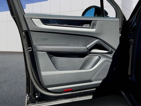 Used 2024 Porsche Cayenne image 19