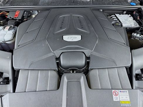 Used 2023 Porsche Cayenne S image 32