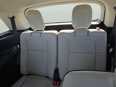 New 2026 Lincoln Aviator Premiere image 9