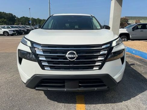 Used 2024 Nissan Rogue S FWD image 2