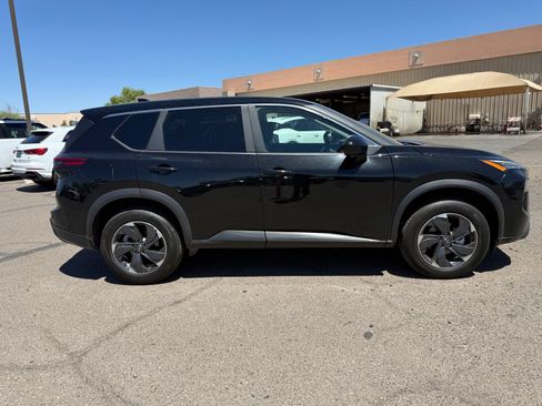 Certified 2025 Nissan Rogue SV FWD image 4