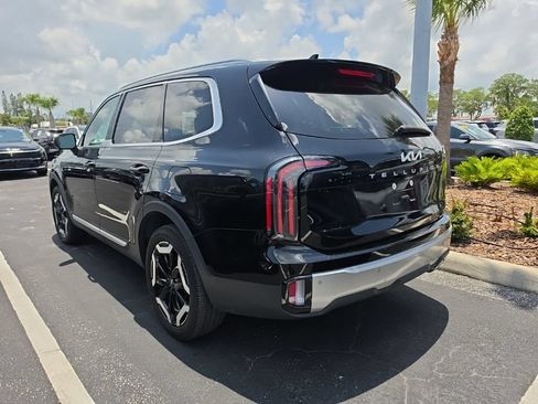 Certified 2023 Kia Telluride EX w/ EX Captain's Chair Package FWD image 12