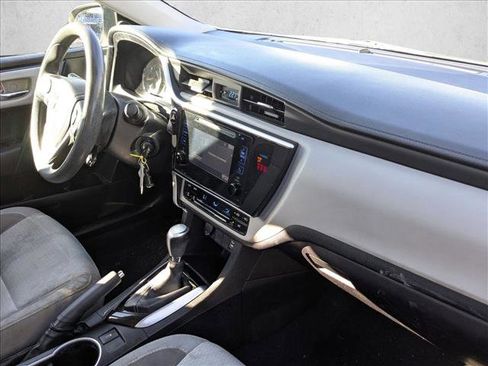 Used 2018 Toyota Corolla LE image 21