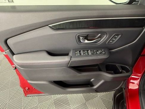 Used 2025 Honda Pilot Black Edition image 16