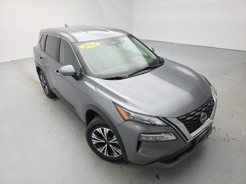 Used 2023 Nissan Rogue SV AWD/4WD image 2