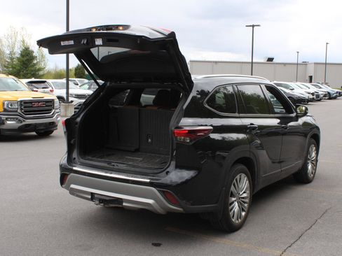 Used 2024 Toyota Highlander Platinum AWD/4WD image 7