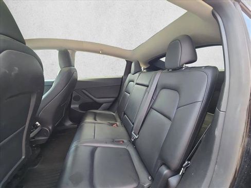 Used 2024 Tesla Model Y Long Range AWD/4WD image 17