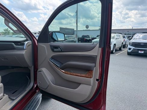 Used 2018 Chevrolet Tahoe Premier AWD/4WD image 31