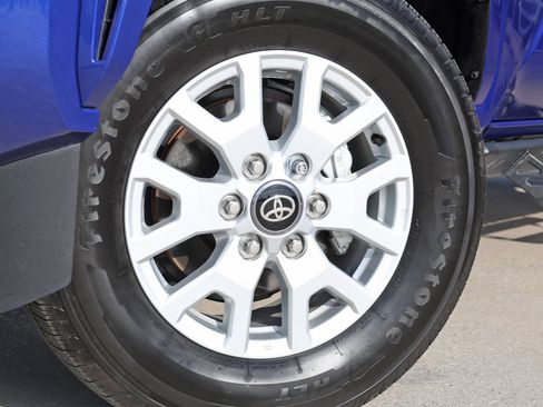 Used 2025 Toyota Tacoma SR5 AWD/4WD image 12