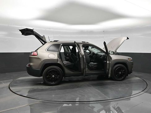 Used 2019 Jeep Cherokee Latitude Plus w/ Comfort/Convenience Group AWD/4WD image 42