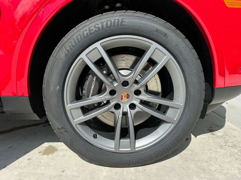 Certified 2025 Porsche Cayenne E-Hybrid AWD/4WD image 41