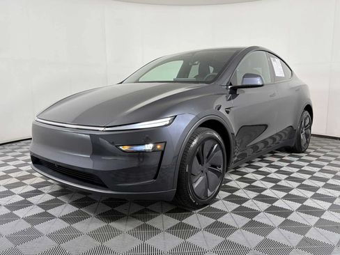 Used 2026 Tesla Model Y 2WD image 3