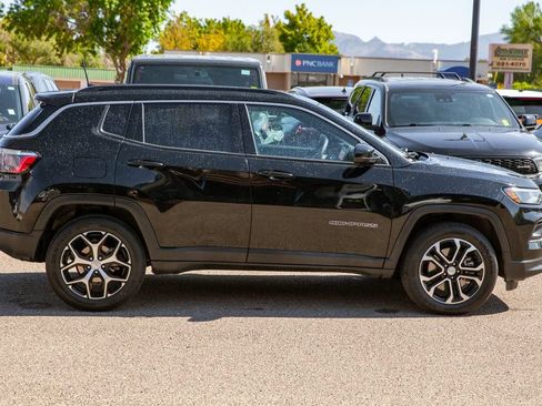 Used 2024 Jeep Compass Latitude AWD/4WD image 4