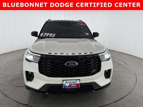 Used 2025 Ford Explorer ST RWD image 2