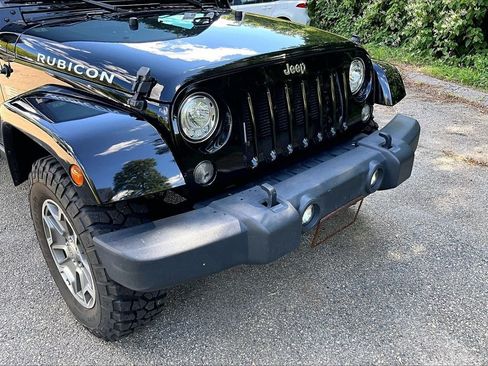 Used 2017 Jeep Wrangler Unlimited Rubicon w/ Dual Top Group AWD/4WD image 8
