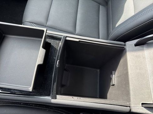 Used 2025 Chevrolet Traverse LT image 17