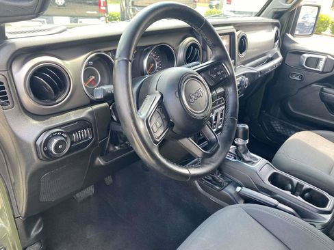 Used 2022 Jeep Wrangler Sport AWD/4WD image 19