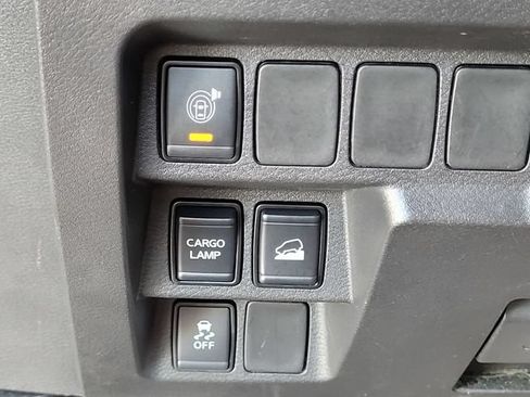 Used 2025 Nissan Frontier SV AWD/4WD image 16