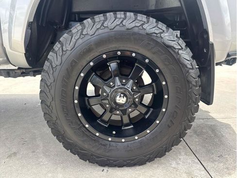 Used 2018 Toyota Tacoma SR5 RWD image 14
