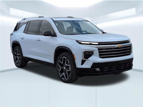 New 2026 Chevrolet Traverse High Country w/ LPO, Floor Liner Package FWD image 8