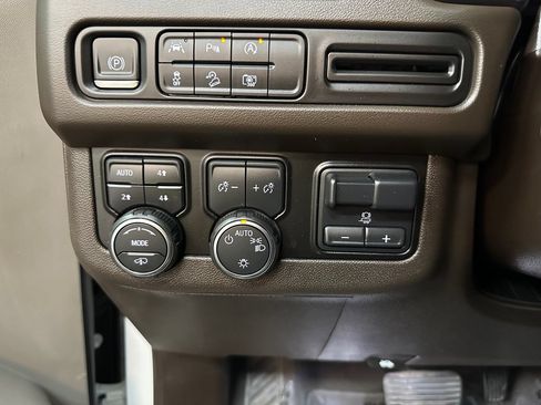 Used 2024 Chevrolet Tahoe Z71 w/ Off-Road Capability Package AWD/4WD image 34