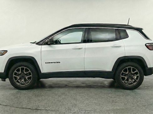 Used 2025 Jeep Compass Trailhawk AWD/4WD image 5