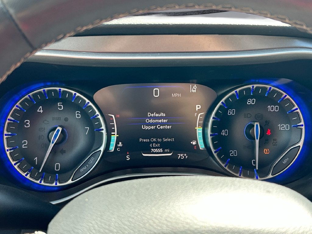 Used 2024 Chrysler Pacifica Touring-L FWD image 22