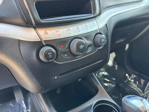 Used 2018 Dodge Journey SE FWD image 22
