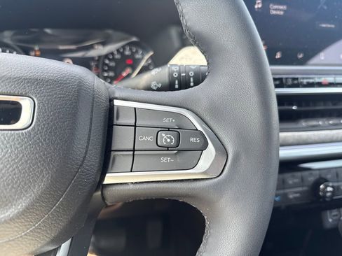 Used 2023 Jeep Compass Latitude w/ Convenience Group image 17