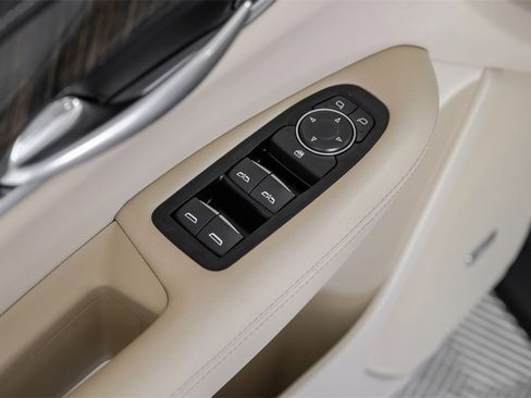 Used 2017 Cadillac XT5 FWD w/ LPO, Wheel Lock Package image 45