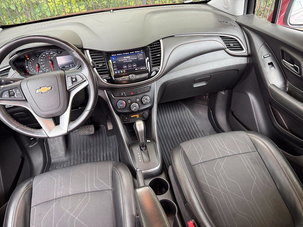 Used 2020 Chevrolet Trax LT w/ Driver Confidence Package FWD image 24