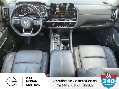 Used 2025 Nissan Pathfinder SL image 13