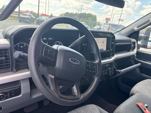 Used 2025 Ford F250 XLT AWD/4WD image 3