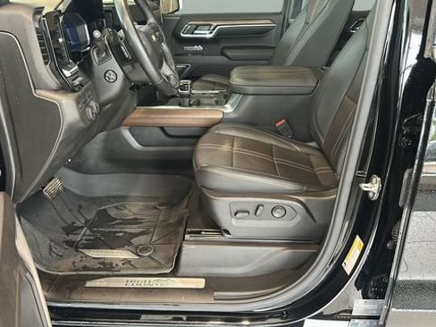 Used 2024 Chevrolet Silverado 1500 High Country w/ High Country Premium Package AWD/4WD image 9