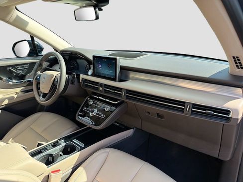 Used 2022 Lincoln Corsair Standard image 15
