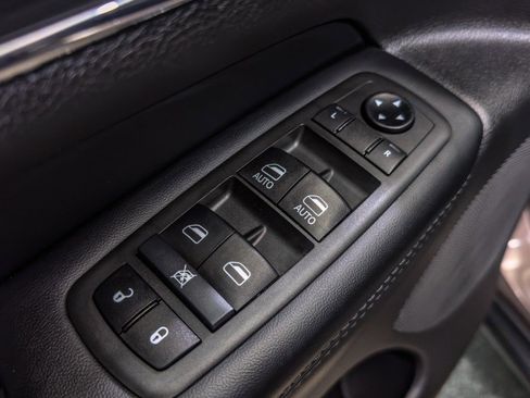 Used 2021 Jeep Grand Cherokee Limited image 25