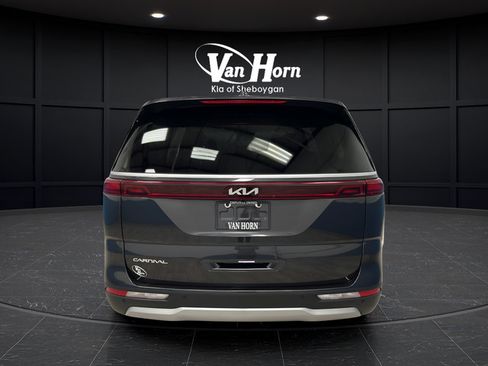 Used 2024 Kia Carnival LX FWD image 6
