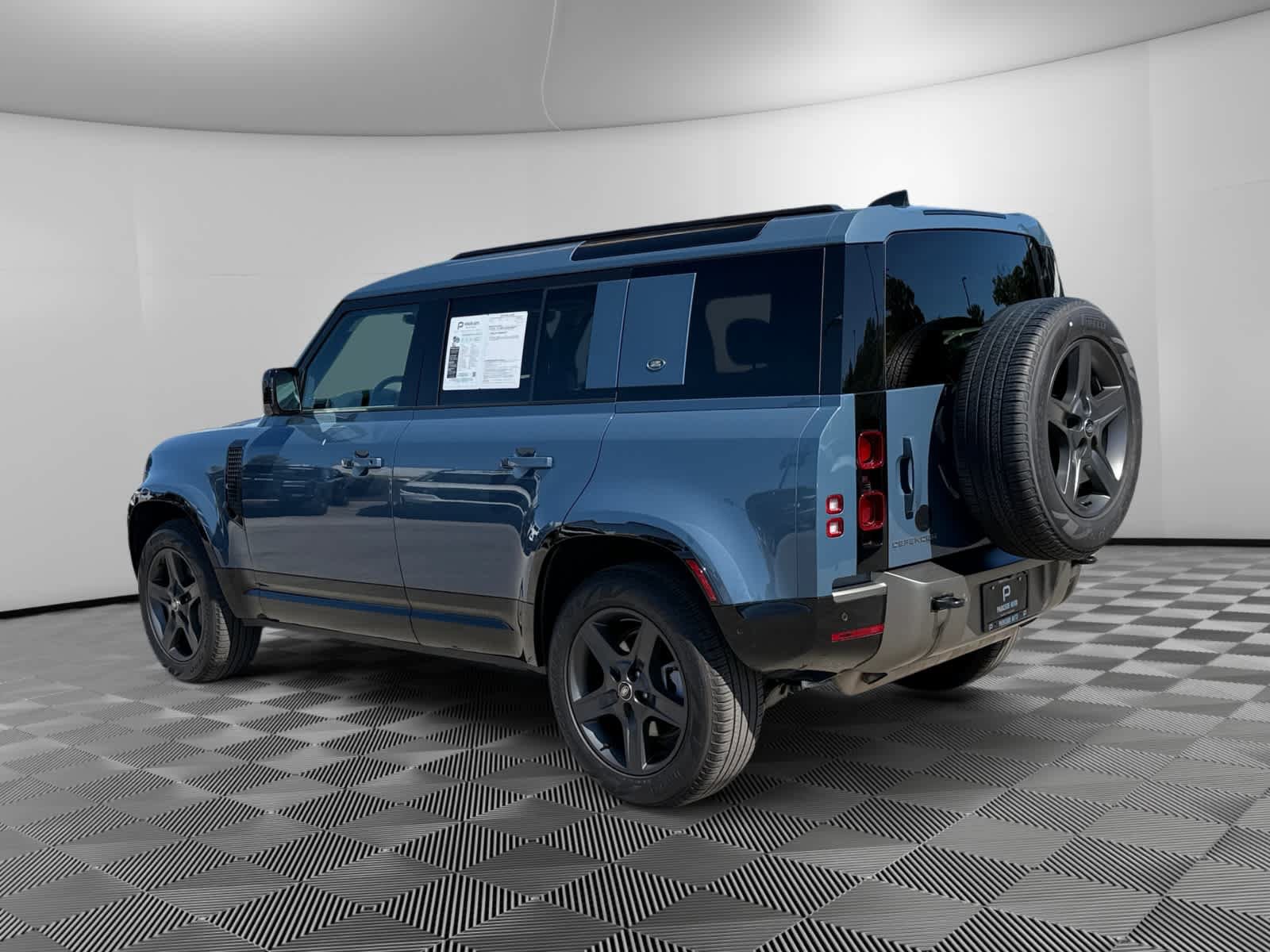 Used 2024 Land Rover Defender 110 X-Dynamic SE AWD/4WD image 3