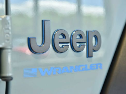 Used 2023 Jeep Wrangler Unlimited w/ Sun & Screen Package AWD/4WD image 12