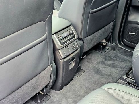 Used 2023 Subaru Ascent Limited w/ Technology Package image 27