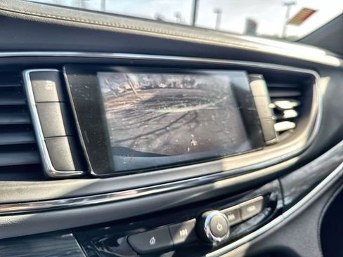 Used 2018 Buick Enclave Essence image 25