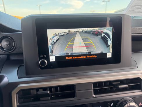 Certified 2025 Toyota Tacoma SR5 AWD/4WD image 29