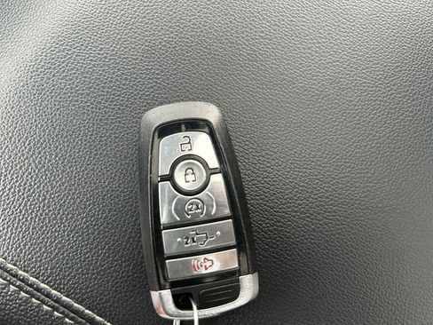 Used 2022 Ford F150 Lariat w/ Equipment Group 502A High image 33