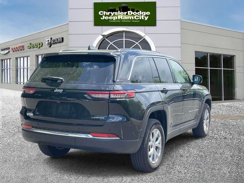 Used 2023 Jeep Grand Cherokee Limited AWD/4WD image 6