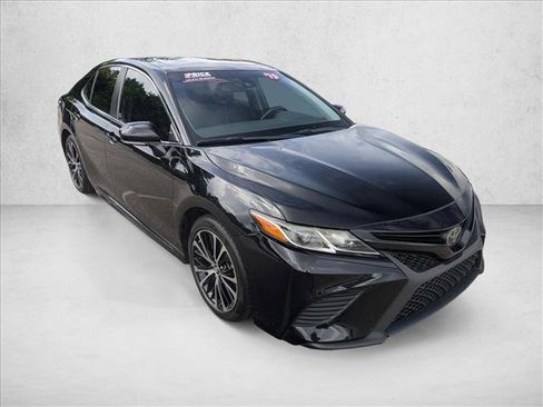 Used 2019 Toyota Camry SE w/ Convenience Package FWD image 3