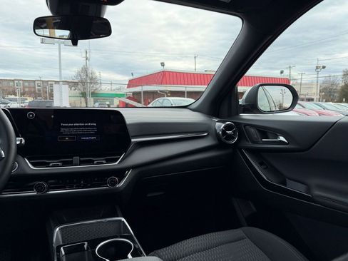 Used 2025 Chevrolet Equinox LT image 34