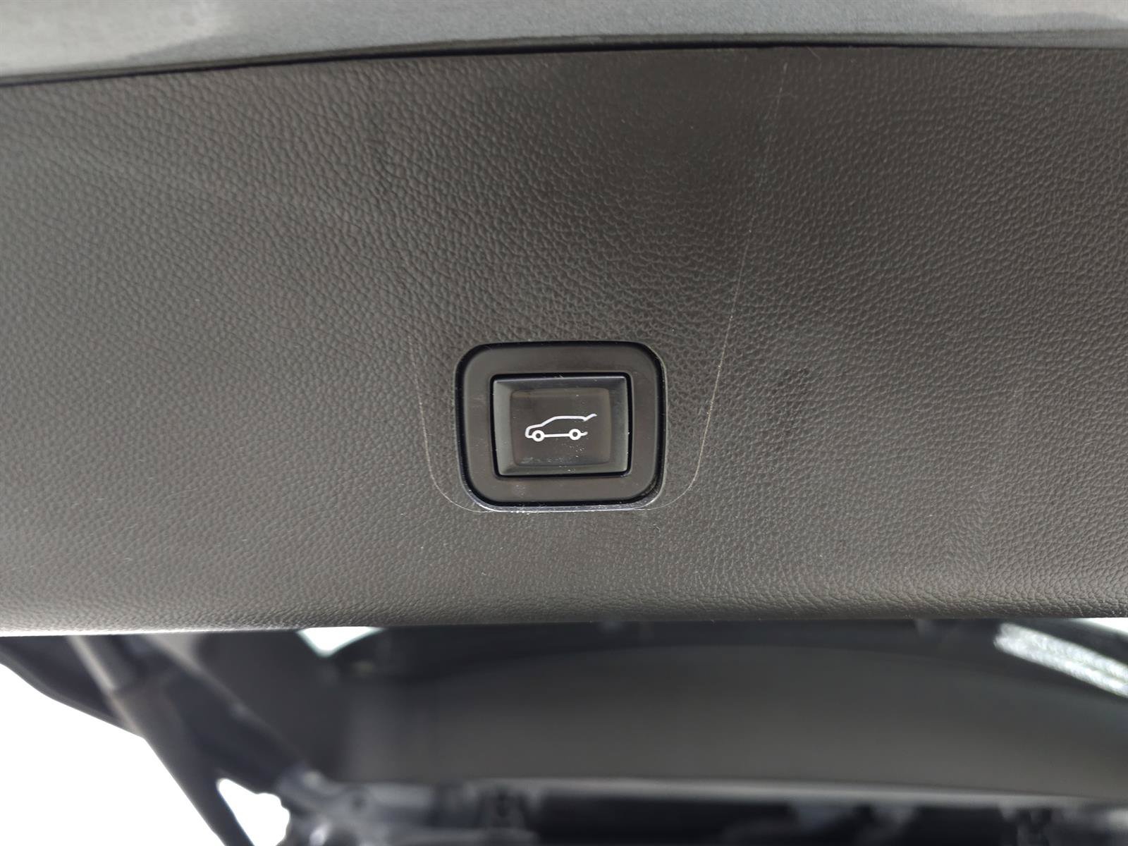 Used 2018 Chevrolet Traverse LT w/ LPO, Floor Liner Package AWD/4WD image 8