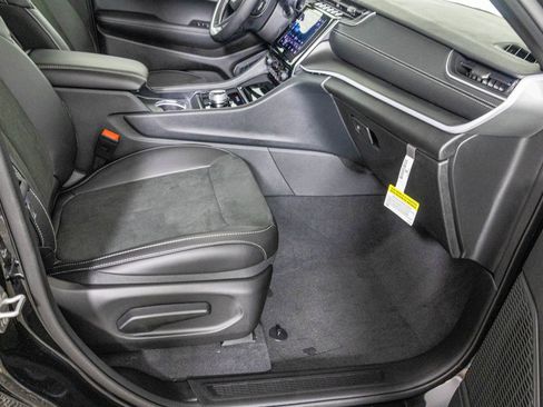 New 2025 Jeep Grand Cherokee Altitude w/ Trailer Tow Package image 39